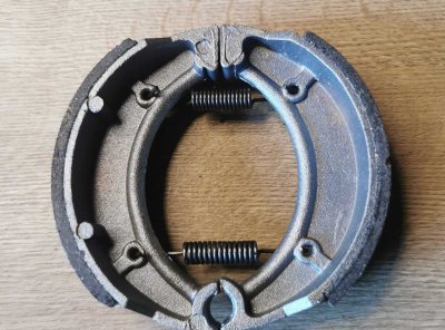 ZAVORNE ČELJUSTI ZA MOPED TOMOS APN 4, APN 6, ATX. DEBELA OBLOGA.