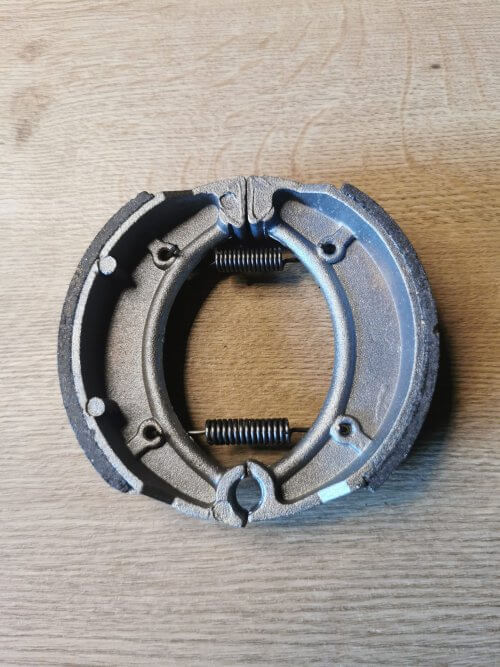 ZAVORNE ČELJUSTI ZA MOPED TOMOS APN 4, APN 6, ATX. DEBELA OBLOGA.