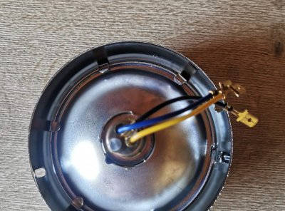 LUČ - ŽAROMET PREDNJI OKROGLI ZA T12 T11 MV50 Z ŽARNICO