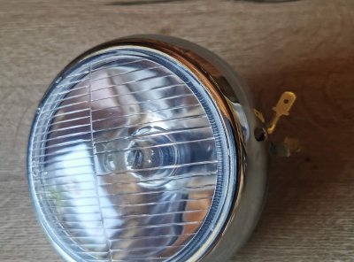 LUČ - ŽAROMET PREDNJI OKROGLI ZA T12 T11 MV50 Z ŽARNICO